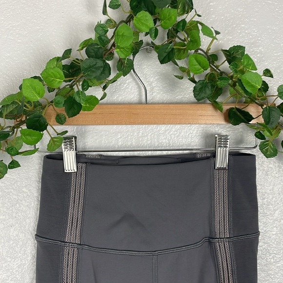 Lululemon Leggings Size 4 - Picture 5 of 9